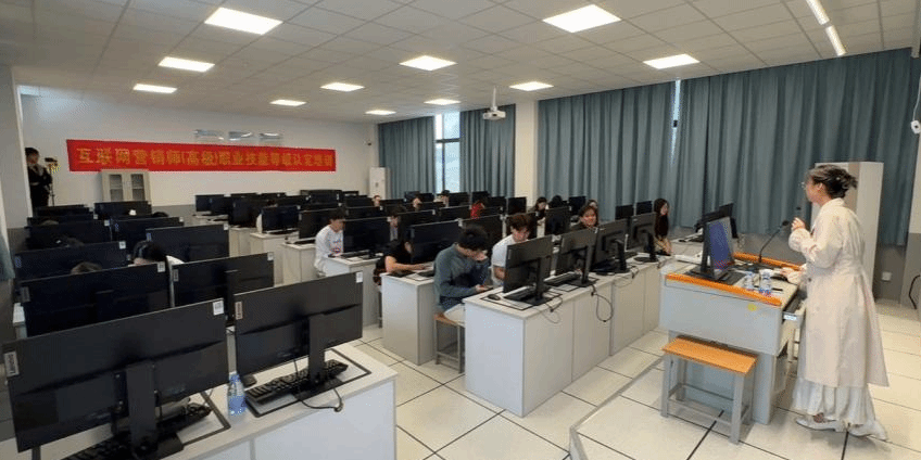 技能照亮前程:福建技术师范学院完成2026届毕业生职业技能培训 技能照亮前程:福建技术师范学院完成2026届毕业生职业技能培训
