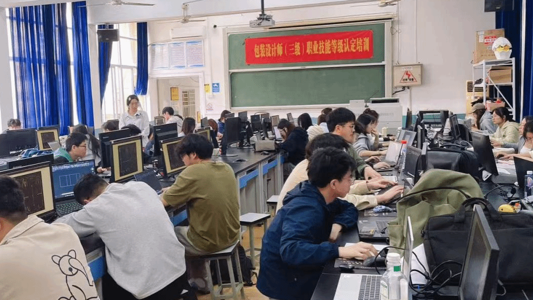 技能照亮前程:福建技术师范学院完成2026届毕业生职业技能培训 技能照亮前程:福建技术师范学院完成2026届毕业生职业技能培训